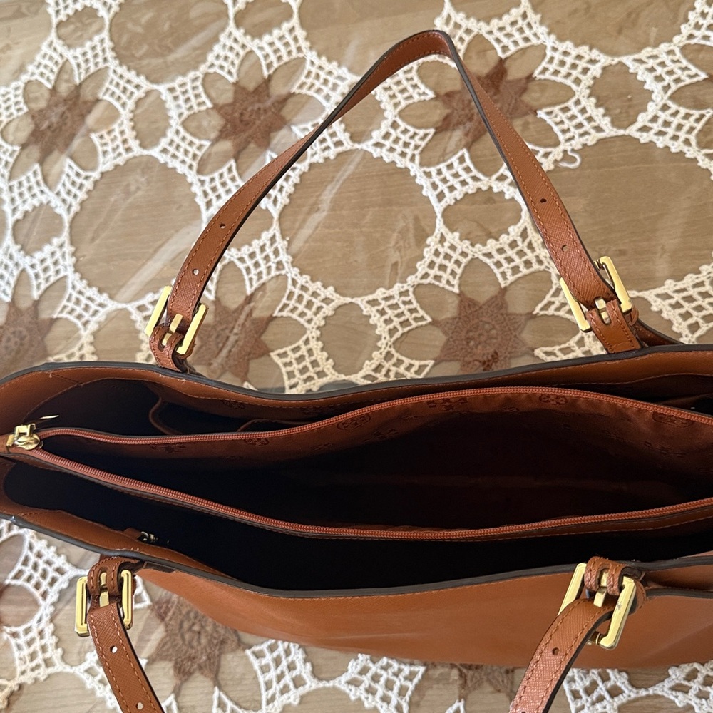 Tory Burch York Buckle Leather Tote Bag - Picture 8 of 9